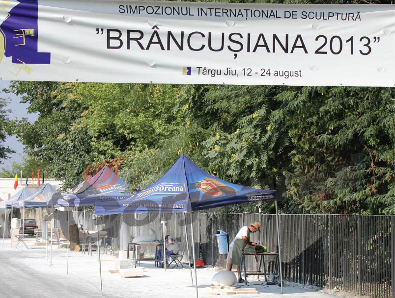 Pentru că vernisajul este aproape – La “Brâncuşiana 2013” s-a lucrat din greu