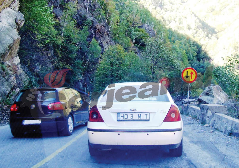 Semafoarele de pe Defileu, fentate de şoferi