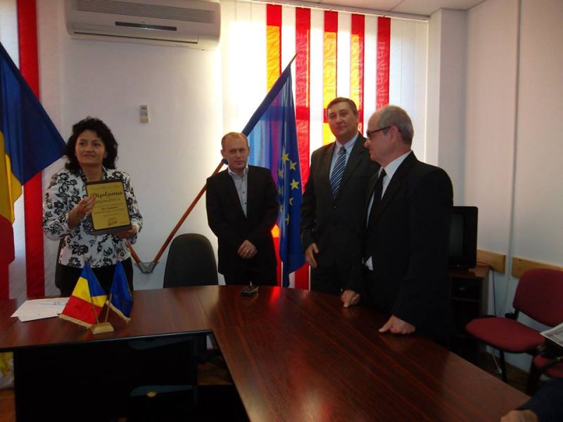 Carte frumoasă, iţi meriţi cuvintele! – La Motru, lansare de carte: Eseuri târzii ~ autor prof. Ilie Tudosie