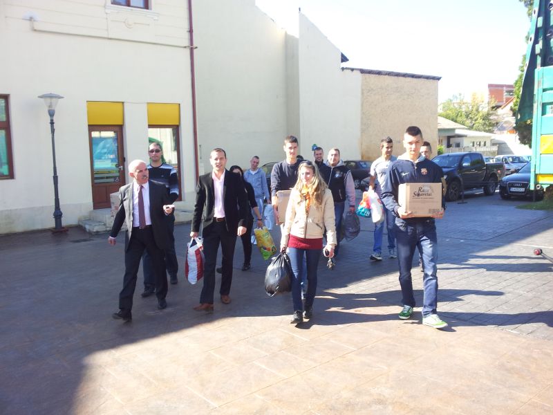Social-democraţii din Târgu-Jiu au colectat produse necesare pentru sinistraţii din Galaţi