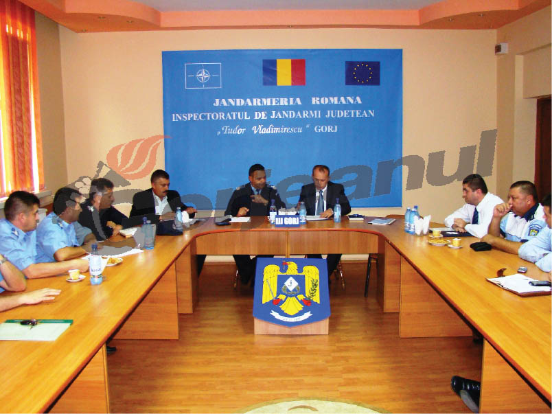 Unităţile de învăţământ din judeţ, păzite de poliţişti şi jandarmi