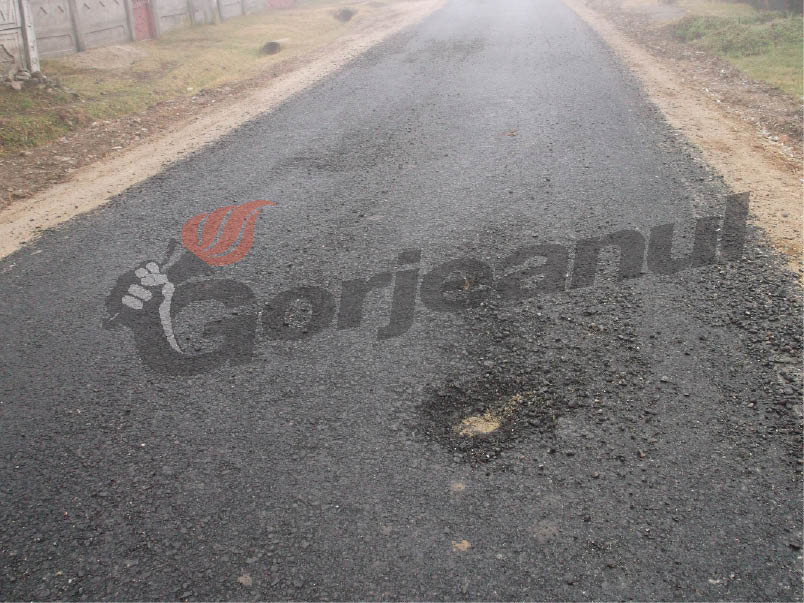 Drumul de 100.000 de euro de la Brădiceni, deja cariat