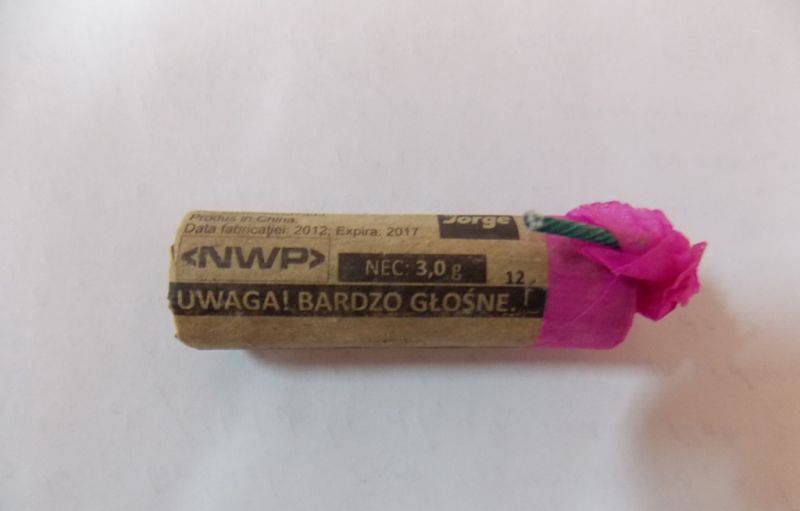 Suporter craiovean, prins în timp ce încerca să intre cu petarda pe stadion