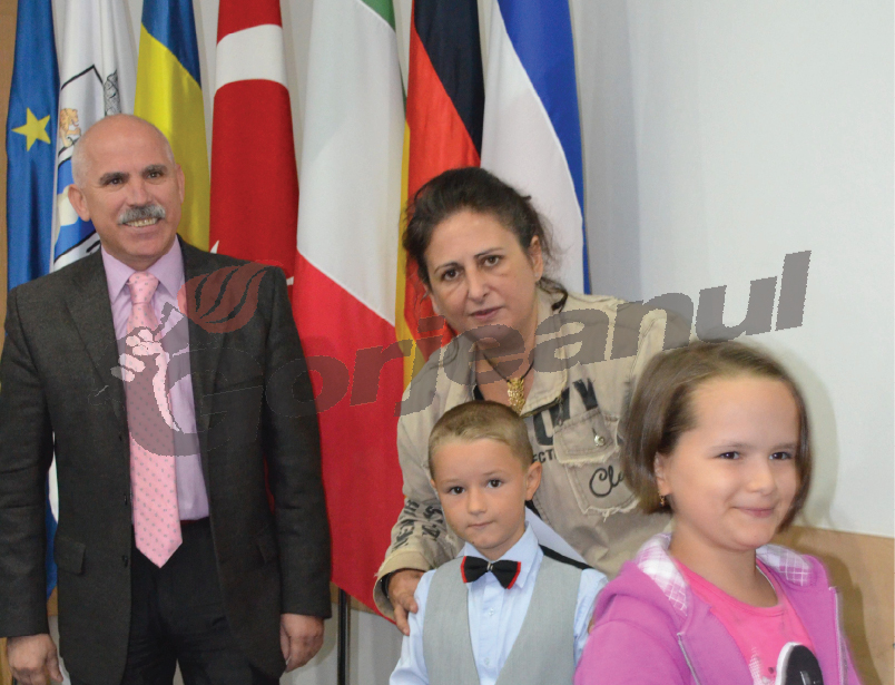 Elevii nevoiaşi au primit ghiozdane şi rechizite de la Primăria Târgu-Jiu