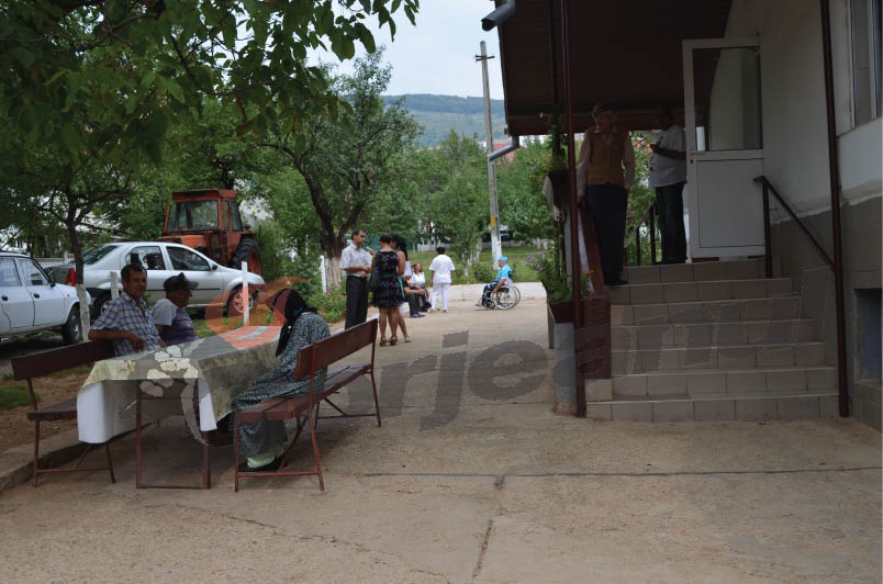 Zeci de vârstnici îşi trăiesc bătrâneţea la căminul de la Dobriţa