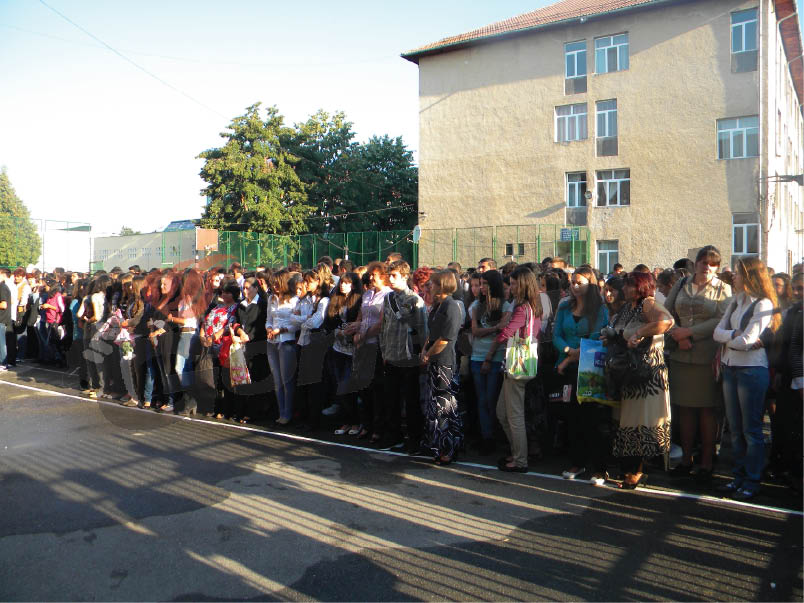 Au început anchetele sociale pentru acordarea bursei „Bani de liceu”