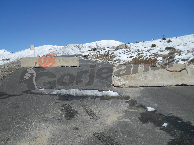 Parapeţi puşi să blocheze drumul pe Transalpina