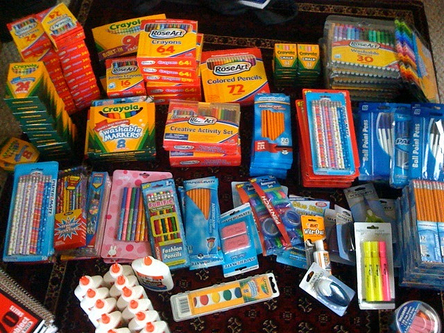 Primăria Târgu-Jiu oferă rechizite şcolarilor nevoiaşi