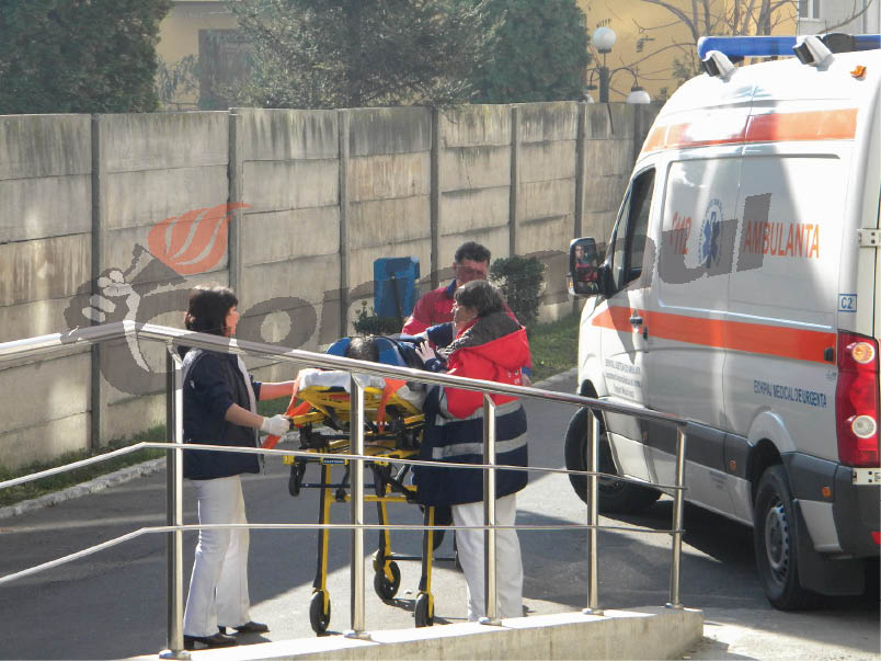 Trei tineri răniţi într-un accident de circulaţie