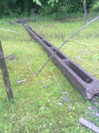 A intrat cu maşina în stâlp