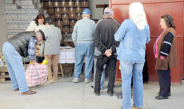 Peste 40.600 de gorjeni defavorizaţi primesc alimente UE