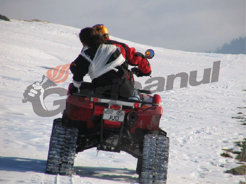 S-au răsturnat cu ATV-ul în „Pasul Vulcan”