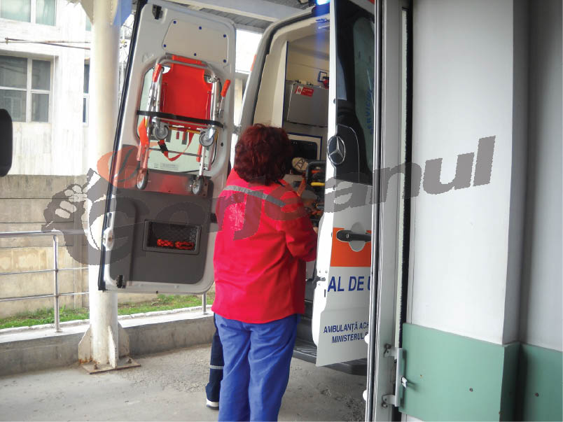 Trei tineri, răniţi într-un accident de circulaţie