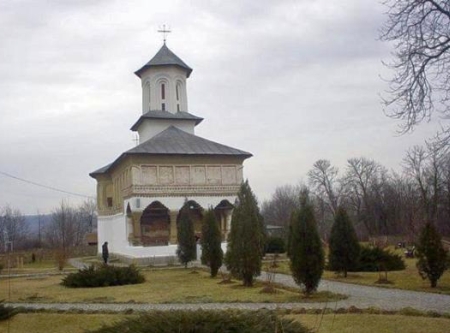 Mitropolitul Olteniei, la hramul Mănăstirii Cămărăşeasca