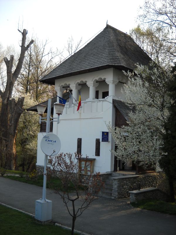 Eminescu, sărbătorit de reprezentanţii Centrului „Constantin Brâncuşi”