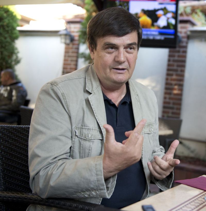 Condescu, dispus să poarte cătuşe 24 de ore