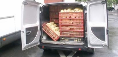 Pâine transportată fără acte, confiscată de poliţişti