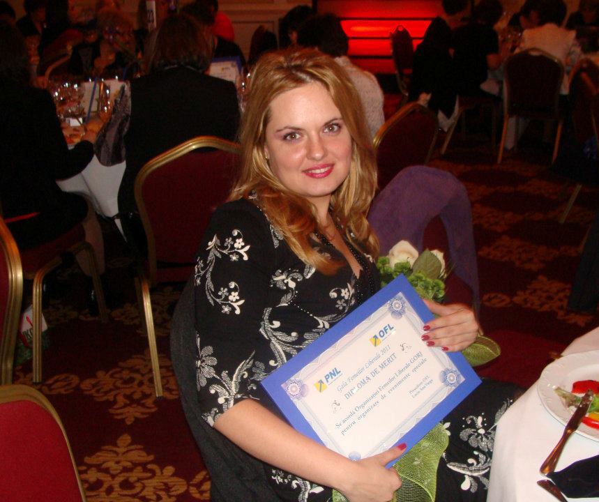 Ce rezolvă blonda Horhoianu cu carnetu’, nu rezolvă Giorgi cu tot BPJ-ul PNL