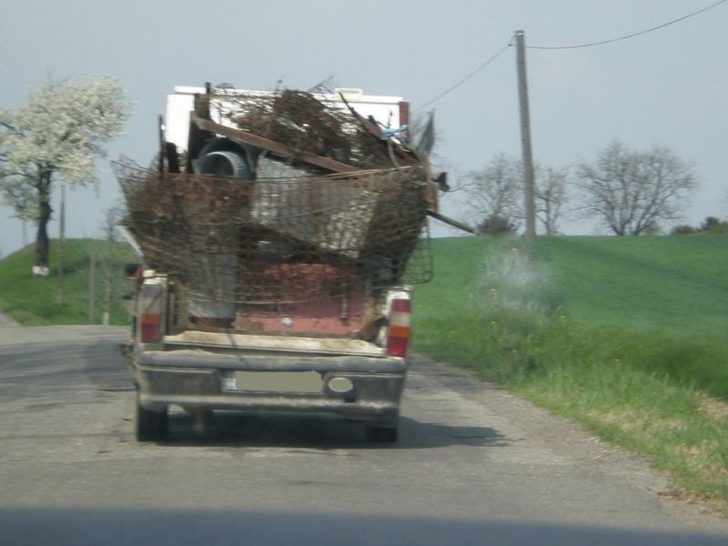 Au primit mandate pentru fierul vechi furat