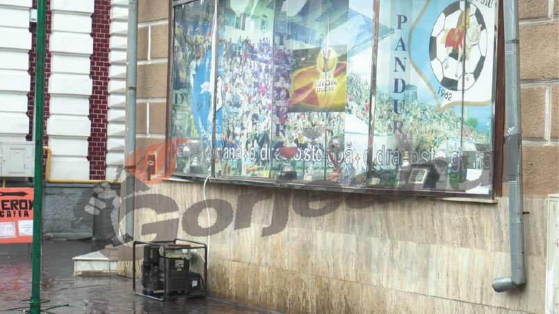 Condescu are lumină nu de la generator, ci de la Dumnezeu