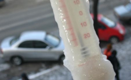 Vremea va fi geroasă. Ce temperaturi vor fi vineri în ţară, la Bucureşti şi la munte