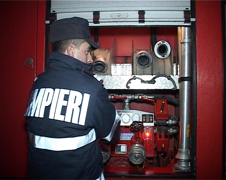 Incendiu la acoperişul unei case din cartierul Iezureni