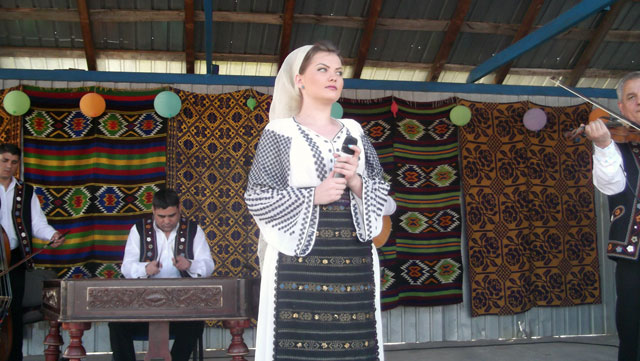Irina Birou, câştigătoarea trofeului Festivalului Naţional al Cântecului Popular Românesc „Maria Lătăreţu”