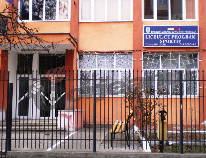 Accente în cotidian – Cu editorul George Drăghescu la Liceul cu Program Sportiv Târgu-Jiu