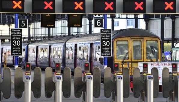 Marea Britanie, paralizată de o furtună puternică