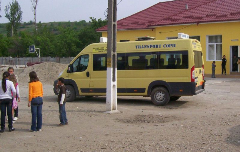 Microbuzele şcolare, verificate de poliţiştii rutieri