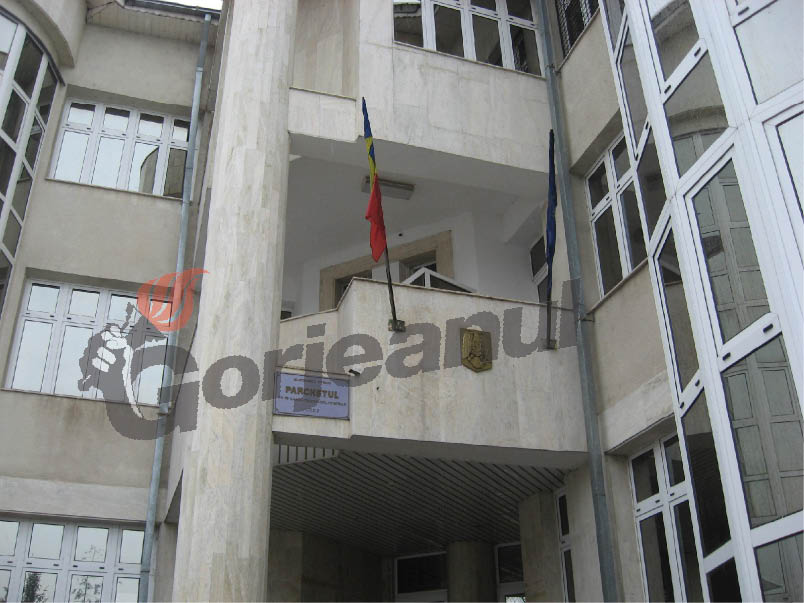 Sexagenar trimis în judecată după ce a încercat să-şi omoare vecinul