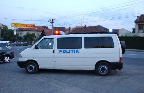 În arest pentru distrugere şi tulburarea ordinii publice