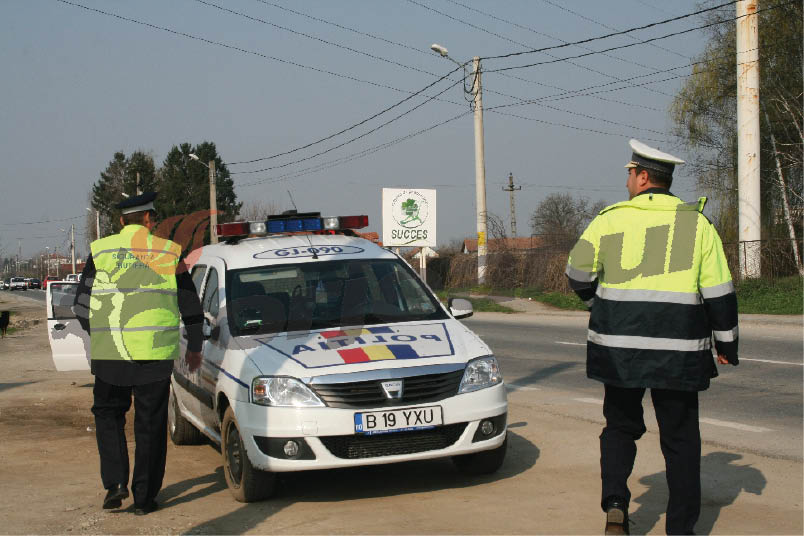 Peste 300 de amenzi şi 25 de permise reţinute