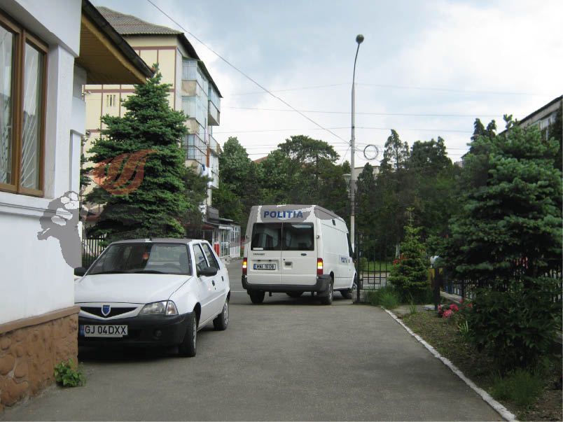 Reţinuţi pentru violare de domiciliu şi ameninţare