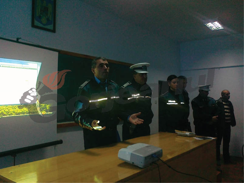 Poliţiştii motreni, în mijlocul elevilor Colegiului Tehnic