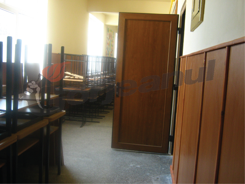 Sute de elevi gorjeni vor învăţa şi anul acesta în şcoli neautorizate sanitar