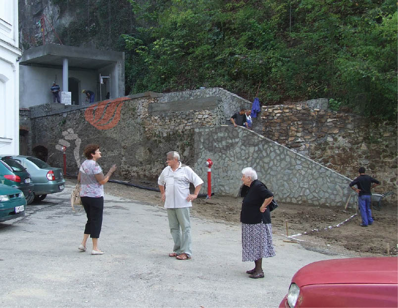 Guvernatorul Isărescu aduce documente la Muzeul Tezaurului de la Tismana