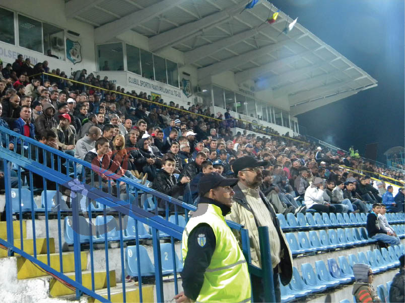 Pandurii vor ca suporterii să vină la meci, îmbrăcaţi în alb-albastru