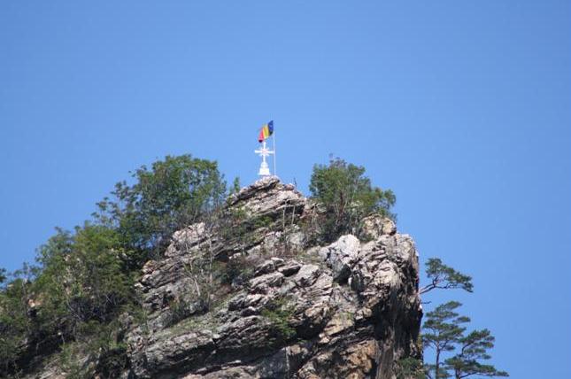 Troiţa-cruce de la Lainici, sfinţită