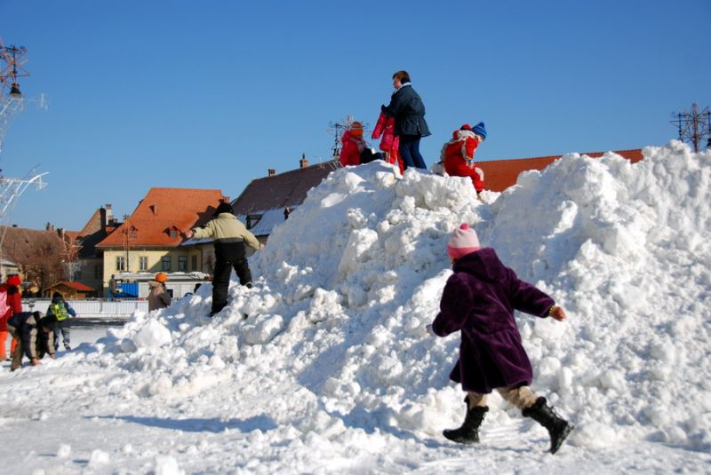 Unităţile de învăţământ preuniversitar din Bucureşti şi 14 judeţe rămân închise şi vineri