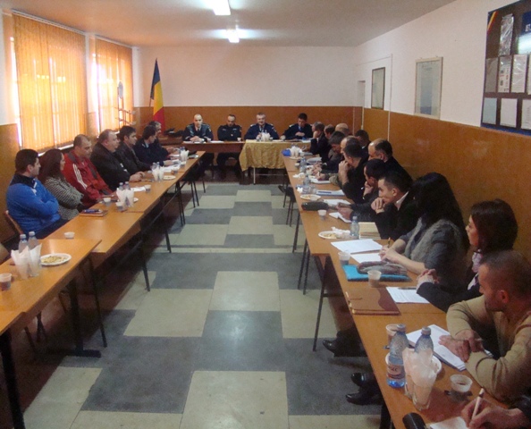 Jandarmii s-au întâlnit cu reprezentanţii cluburilor sportive