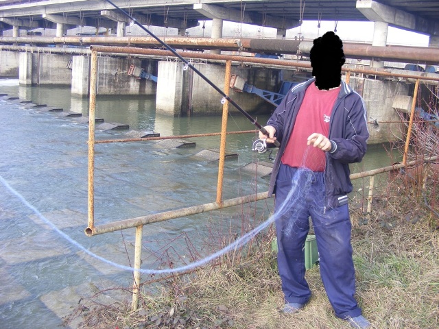 Prins la pescuit cu paraşuta