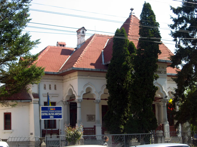 Gura târgului – Centrul Militar Gorj, păzit de o firmă privată