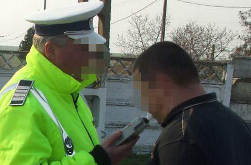 Şoferi beţi şi fără permis, prinşi de poliţiştii gorjeni