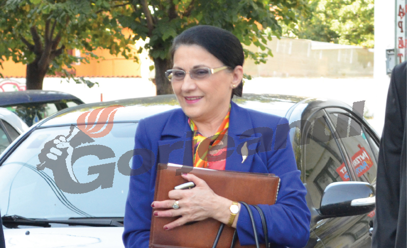 Mărţişor „Honoris Causa” de la UCB pentru Ecaterina Andronescu