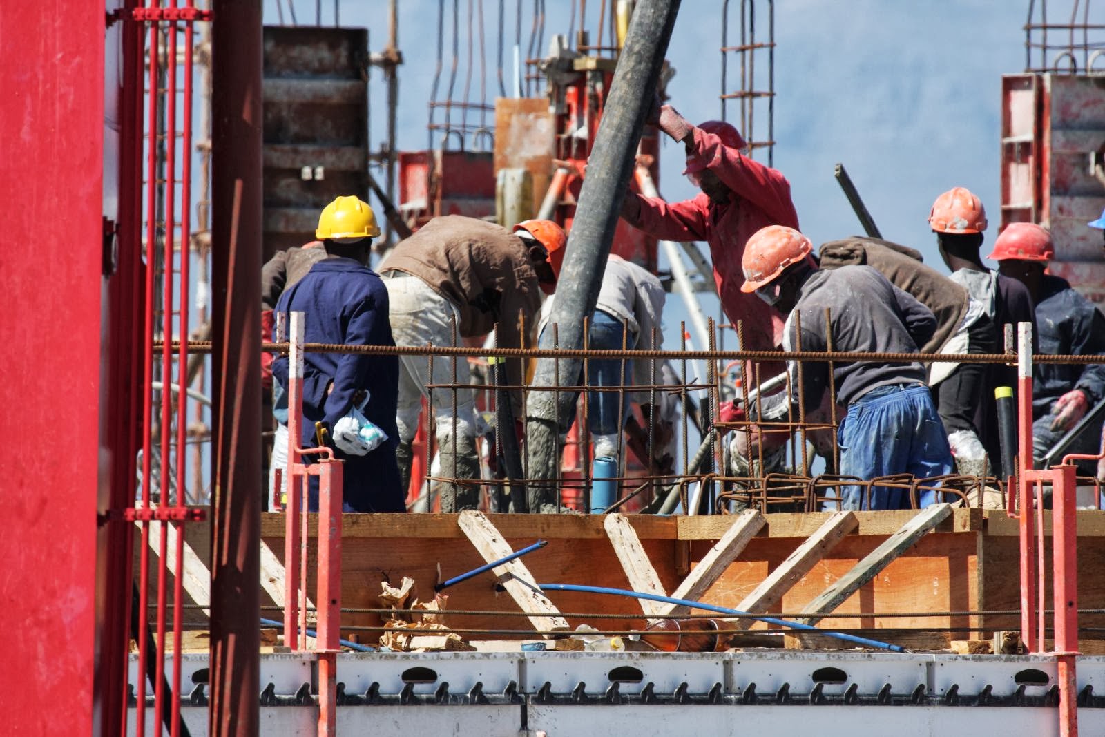 lucratori constructii civile