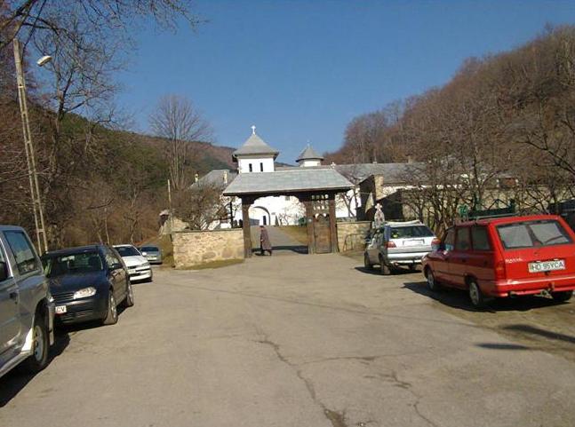 Sărbătoare duhovnicească la Mănăstirea Crasna