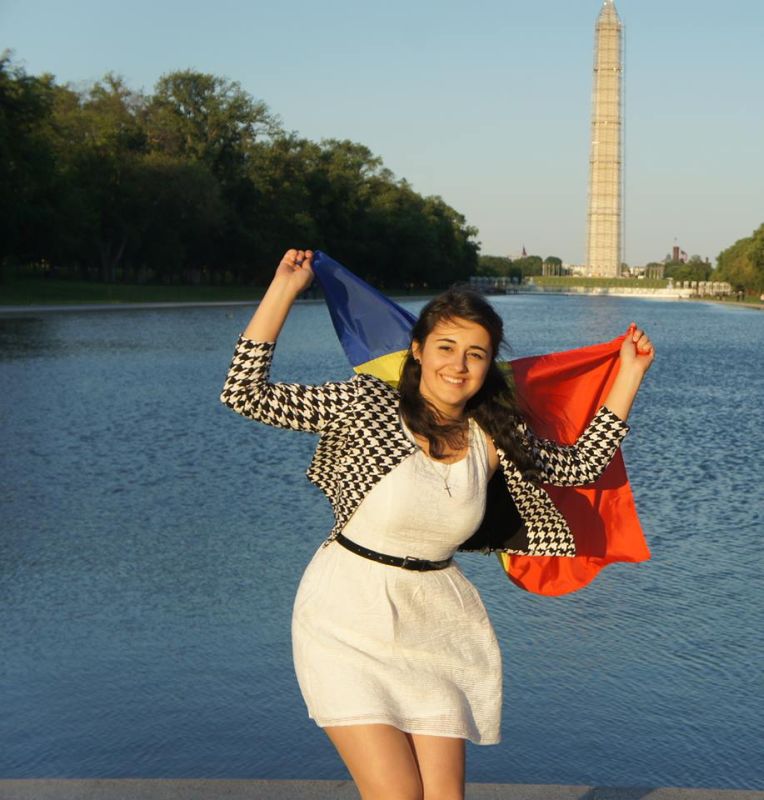 Gorjeanca ŞTEFANIA COTEI şi visul american: Locuieşte în Las Vegas, iubeşte Washington DC şi s-a întâlnit cu Obama