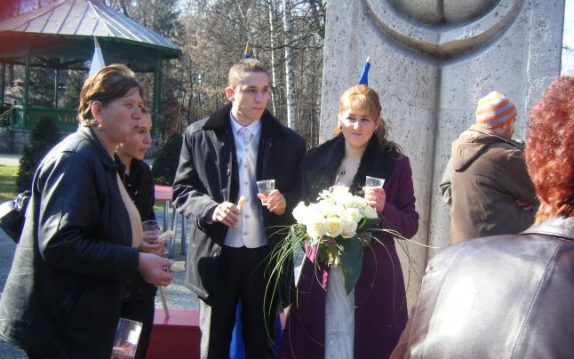 Şapte cupluri îşi unesc destinele de Ziua Îndrăgostiţilor