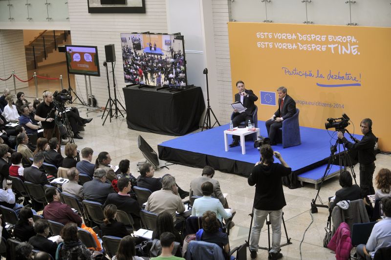 Comisarul european Dacian Cioloş în dialog cu cetăţenii